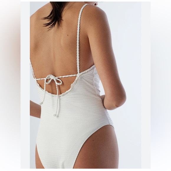 *Final Sale* H&M One Piece - XL - Picture 3 of 7